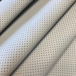 Fogli di pelle pieno fiore PERFORATA ITALIANA grigio chiaro Pezzo di vera pelle Pelli bovine per rivestimenti automobilistici Pelle per artigianato