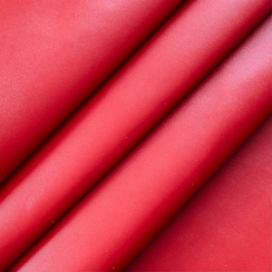 Dik rood scharlakenleren laken 1,6–1,8 mm | Semi-vegetarisch gelooid rundleer | Glanzend glad leer voor riemen, tassen en knutselen