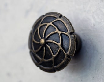 Pomos de gabinete antiguos de bronce oscuro de 1.2" - Manijas de tocador vintage - Tiradores de cajón