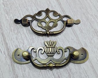 Victorian drawer pulls - Style Chippendale drawer pulls - Brass dresser pulls - Antique cabinet handles