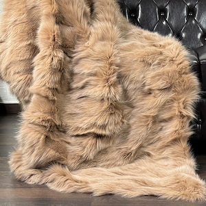 Luxurious fox fur real throw blanket in beige, plush bedspread & fox fur rug for living room and bed decor