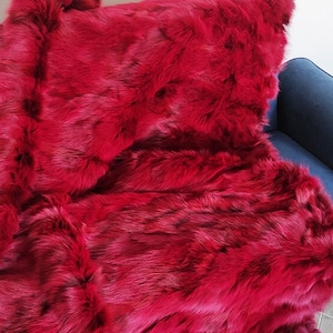 Jeté en fourrure de renard véritable rouge, couvre-lit élégant et tapis en fourrure de renard pour le design du salon et de la chambre, renard d'élevage éthique et biologique
