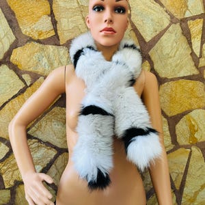 LUXURY Real Fox Fur Scarf Black White – Cozy Winter Wrap – Luxurious, Sustainable Fashion Statement