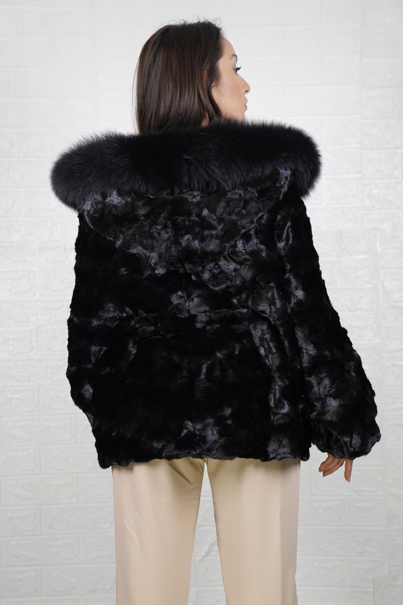 Chic winter mink fur jacket with luxurious, high-quality craftsmanship for ultimate warmth.