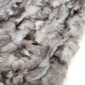 Echte Fuchspelz Decke mit grauem natürlichen Muster, elegante Tagesdecke & Fuchspelzteppich für Wohnzimmer- und Schlafzimmerdekor, Einweihungsgeschenk