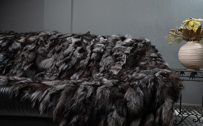 Real Silver Fox Fur Throw Personalized Genuine Fur Throw Rug Housewarming Gift Handmade Vintage Fur Throw for Living Room n Bedroom zdjęcie 1