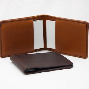Cartera cuero hombre con tarjetero. Cartera de piel hecha a mano, completa para llevar todo lo necesario.