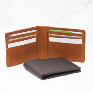 Cartera cuero hombre con tarjetero. Cartera de piel hecha a mano, completa para llevar todo lo necesario.