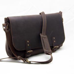 Men's leather briefcase, elegant briefcase with a classic and urban style. Men's work briefcase. Document holder. Modern leather briefcase.