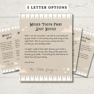 Op de afbeelding: Een set tandfee-bezoekberichten met een beige achtergrond. De belangrijkste kennisgeving luidt "Missed Tooth Fairy Visit Notice" met een handgeschreven bericht. Het ontwerp bevat tand- en wolkenillustraties. De tekst "5 LETTER OPTIONS" staat bovenaan.