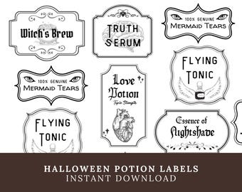Könnte beinhalten: Eine Sammlung von schwarz-weißen, rechteckigen und verzierten Etiketten mit Illustrationen von Kessel, Gehirn, Augen, Flügeln und Herz. Der Text umfasst Witch's Brew, Truth Serum, 100% Genuine Mermaid Tears, Flying Tonic, Love Potion und Essence of Nightshade.