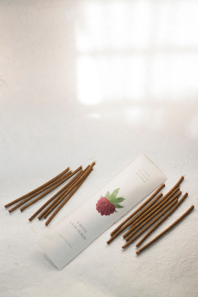 Eco-friendly packaging for rhododendron incense sticks, showcasing sustainable materials and minimalist design for green living.