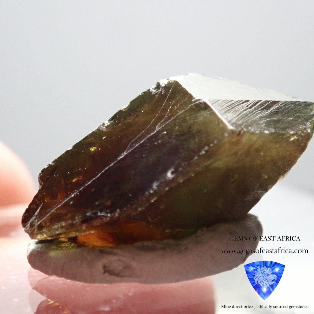 Pierre Précieuse Kornerupine 0.71 Carats - Bleu-vert - Tanzanie - Rare - Neuf