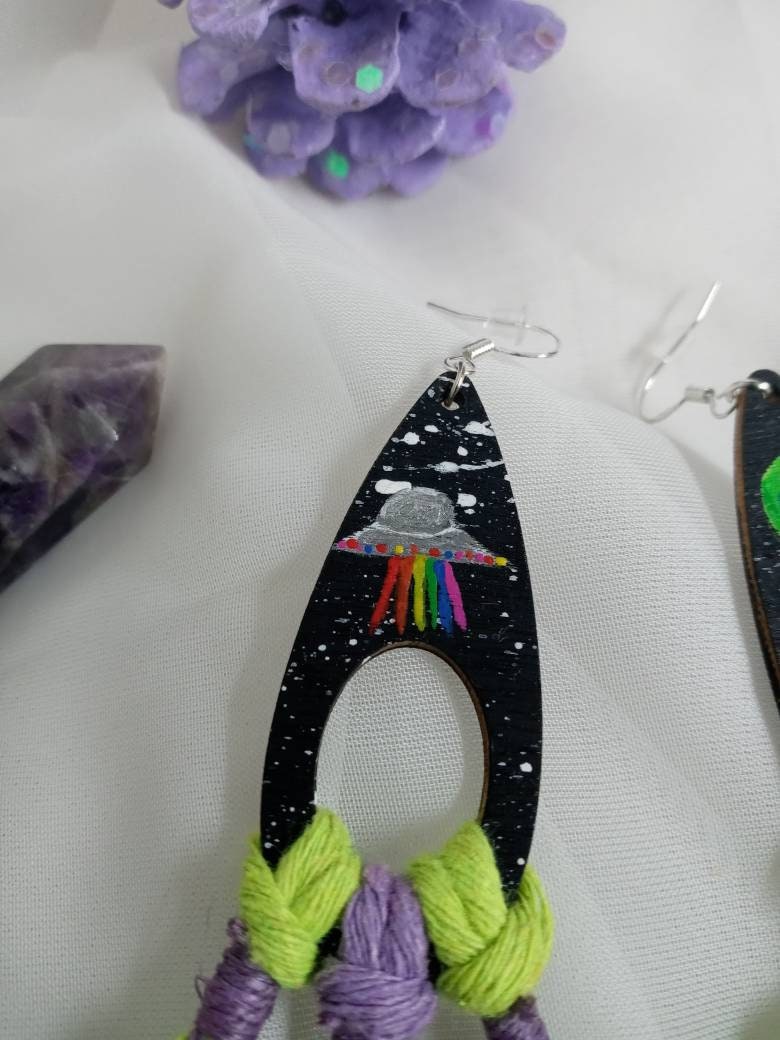 Hand Painted Alien and Flying Saucer Earrings Macrame - Etsy