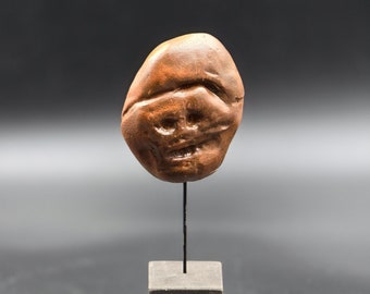 Makapansgat pebble, the makapansgat pebble replica, prehistoric face stone, Ancient Hominid Face Replica, museum replica