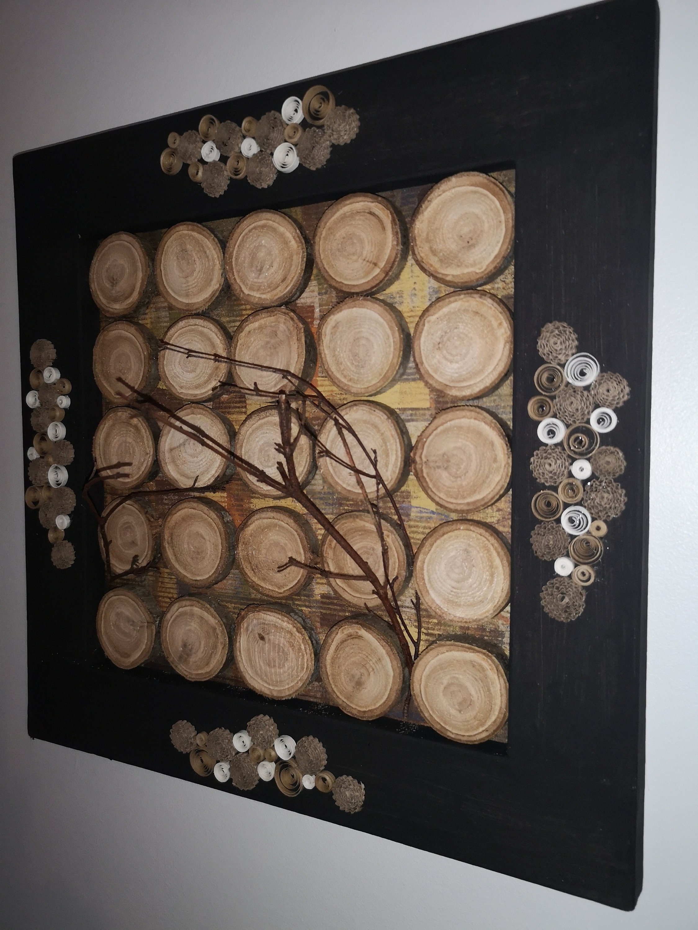 Cadre Base Cartonnée et Embellissements Papier Quilling Décoration Rondins de Bois