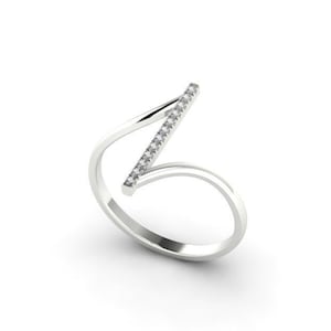 Delicate Stacking Ring, Minimalist Diamond Band, Dainty Stack Band, Delicate Diamond Ring, Stackable Band, Delicate Ring V Shape