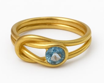 Unique Knot Ring, Blue Topaz Ring, Birthstone, Blue Topaz Promise Ring, Blue Topaz Engagement Ring Gold, Gemstone Ring, Gouden ring Topaz