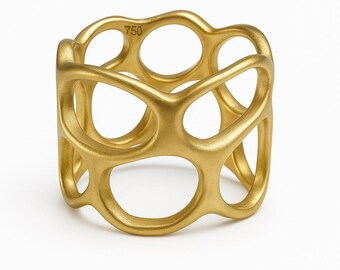 Puede incluir: Un anillo dorado con un diseño abierto y orgánico. El anillo presenta una serie de formas redondeadas interconectadas, creando una estética única y moderna. El número "750" es visible en la superficie del anillo. Esta joya es adecuada para el uso diario.