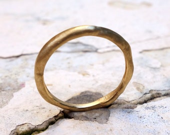 Hammered Ring, Hammered Gold Ring, Hammered Wedding Ring, Delicate Ring, 18k Gold Ring / Stackable Rings / Stackable Rings Hammered Gold