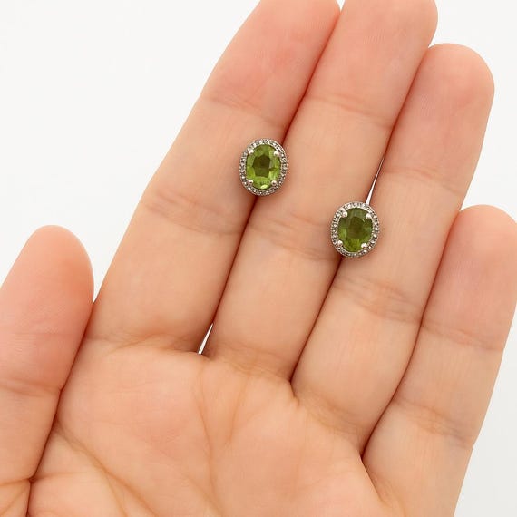 ペリドット＆ダイヤモンド 18Kホワイトゴールド スタッドピアス 
