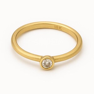 Skinny Gold Diamond Ring 18 Karat Yellow Gold \ Minimalist Engagement Ring Gold \ Delicate Promise Solitaire Ring \ Classic Statement Ring