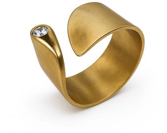 Tension Set Lab-grown diamonds Engagement Ring: 18k Yellow Gold Wide Band