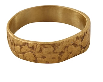Textured 18K Gold Wedding Band - Handmade Fine Jewelry