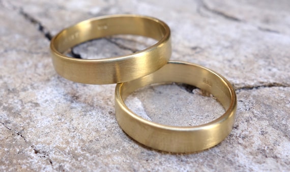 18 Karat Gold Flat Wedding Ring Set Matching Wedding Rings Solid Gold 18k Yellow Gold Wedding Bands Set Simple Wedding Bands Etsy Canada