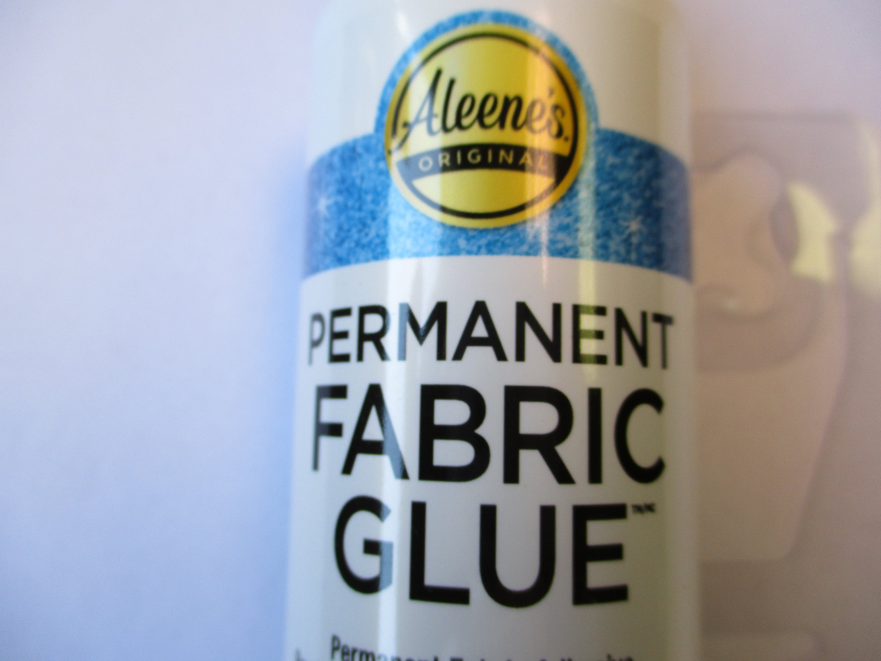 Aleene's Permanent Fabric Glue 4 Oz 