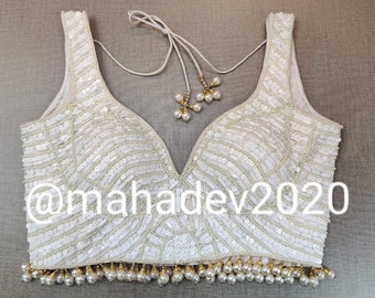 Camicetta bianca pronta per l'uso con perline pesanti Camicetta Saree di design Cocktail Party Matrimonio Indiano Sari Choli Crop Top Gonne Camicetta da damigella d'onore