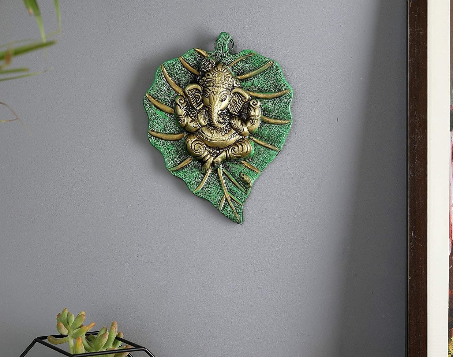 パッタ ガネーシャ メタル 壁掛け (5.5 x 7 インチ、グリーン ゴールド