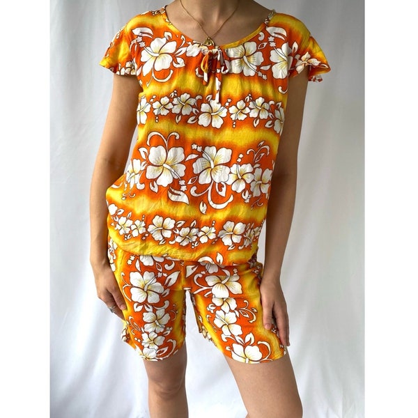 90s vintage orange Hawaiian hibiscus shirt top mini shorts matching set – small | tropical vacation print blouse retro two 2 piece coord set