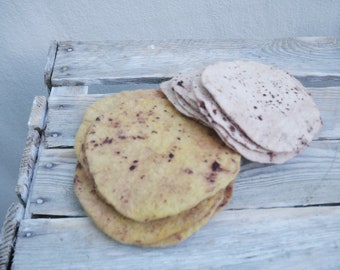 Voor de winkel en de poppenkeuken - pannenkoeken/crêpes/wikkeldoek/tortilla - 100% wol - handgemaakt