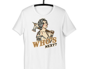 T-shirt unisexe Who's Next. Rétro Rockabilly Tattoo Pinup Femme Avec Une Hache. Chemise de dicton drôle, chemise Pin Up, T-shirt Badass