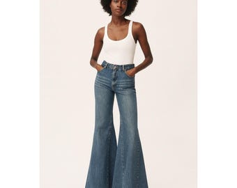 90S Newport News Jeanology Flare Leg Jeans Womens Medium Wash Denim Bell Bottoms