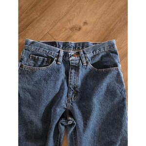 Pantalones vaqueros Wrangler Vintage de corte recto y ajuste regular, lavado medio, color azul, talla 30x32. imagen 3