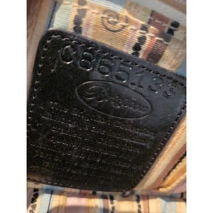 Bolso de hombro acolchado Brighton Baguette de cuero negro con dije de corazón Y2K imagen 7