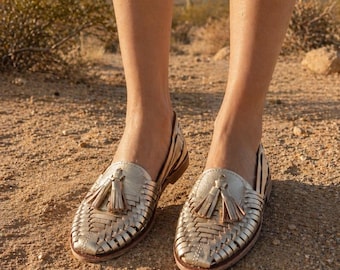 Vintage Cacahi's Gold Metallic Woven Leather Huarache Tassel Sandals