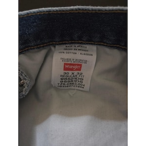 Pantalones vaqueros Wrangler Vintage de corte recto y ajuste regular, lavado medio, color azul, talla 30x32. imagen 6