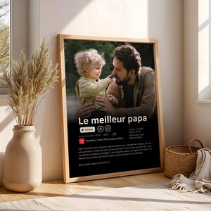 Affiche Netflix personnalisée pour papa avec photo et texte personnalisé, cadeau original pour la fête des pères. Poster style film ou série Netflix avec photo du papa, titre Meilleur Papa du Monde et synopsis personnalisé. Cadeau papa personnalisé parfait pour anniversaire, Noël ou fête des pères. Affiche photo papa personnalisée, idée cadeau papa unique, affiche famille personnalisée, poster papa personnalisé moderne et minimaliste.