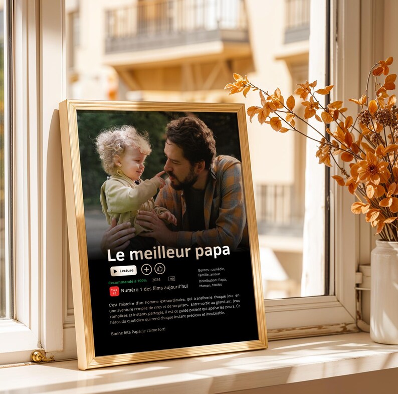 Affiche Netflix personnalisée pour papa avec photo et texte personnalisé, cadeau original pour la fête des pères. Poster style film ou série Netflix avec photo du papa, titre Meilleur Papa du Monde et synopsis personnalisé. Cadeau papa personnalisé parfait pour anniversaire, Noël ou fête des pères. Affiche photo papa personnalisée, idée cadeau papa unique, affiche famille personnalisée, poster papa personnalisé moderne et minimaliste.