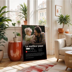 Affiche Netflix personnalisée pour papa avec photo et texte personnalisé, cadeau original pour la fête des pères. Poster style film ou série Netflix avec photo du papa, titre Meilleur Papa du Monde et synopsis personnalisé. Cadeau papa personnalisé parfait pour anniversaire, Noël ou fête des pères. Affiche photo papa personnalisée, idée cadeau papa unique, affiche famille personnalisée, poster papa personnalisé moderne et minimaliste.