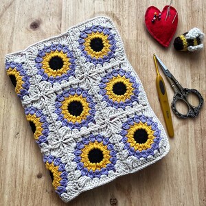 Cuaderno con funda de crochet hecha a mano