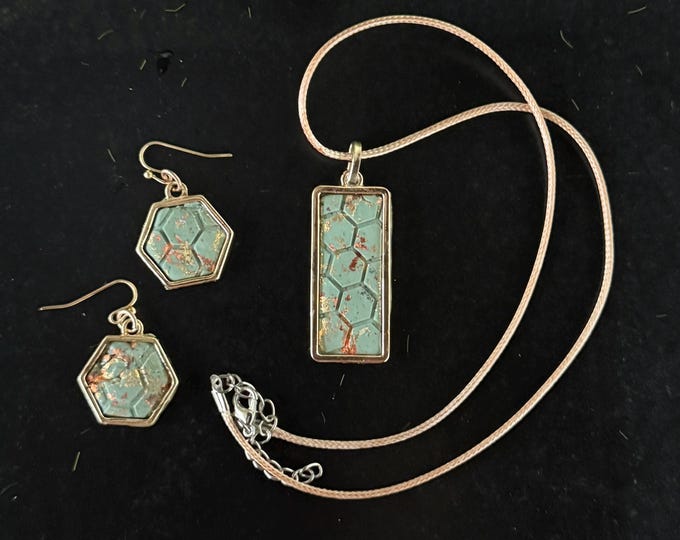 Bee-eautiful earring and necklace set