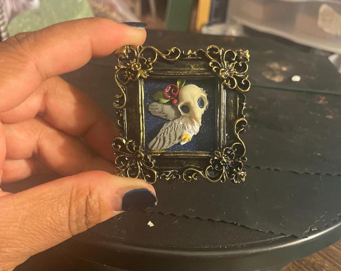 Owl skull magnet