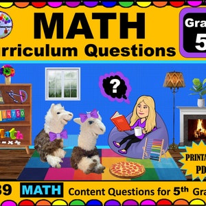 Puede incluir: Una ilustración colorida de una escena de aula con dos llamas, una maestra leyendo un libro, una chimenea y una estantería con artículos relacionados con las matemáticas. El texto "589 MATH Content Questions for 5th Grade" está en la parte inferior de la imagen. La imagen es para un PDF imprimible.