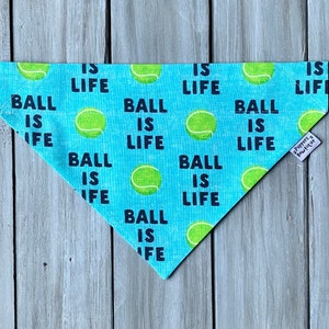 Ball is Life Hundehalstuch, Sommer-Hundehalstuch über dem Kragen, Benutzerdefinierte Hundehalstuch, Tennisball-Hundehalstuch, personalisiertes Hundehalstuch