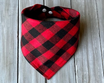 Bandana xadrez de búfalo vermelho e preto, bandana de cachorro personalizada, bandana de cachorro de Natal, bandana xadrez preta vermelha, bandana de cachorro de férias
