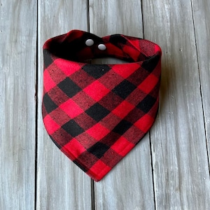 Snap On Red & Black Buffalo Plaid Dog Bandana, Personalized Dog Bandana, Christmas Dog Bandana, Red Black Plaid Bandana, Holiday Dog Bandana